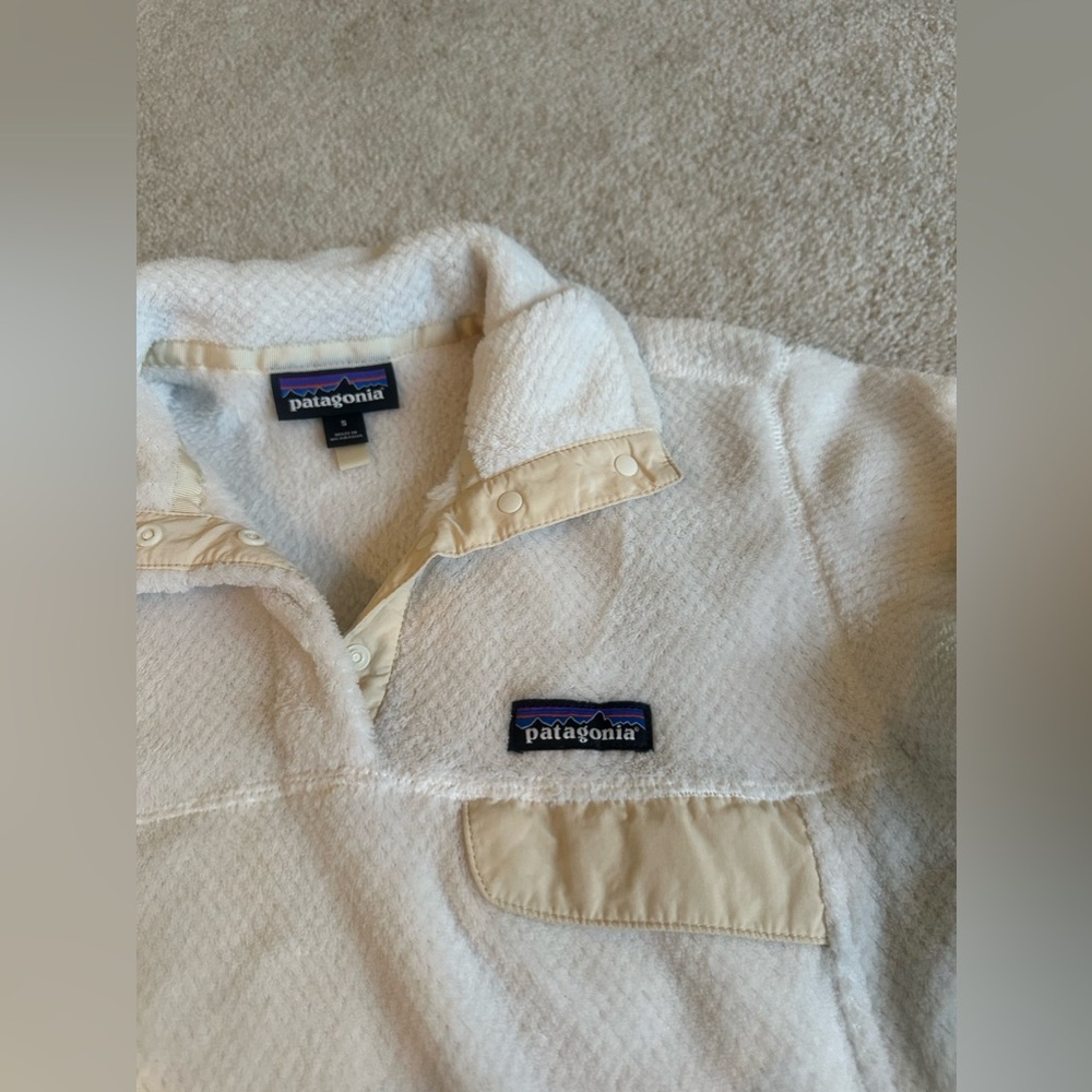 White Patagonia sweatshirt